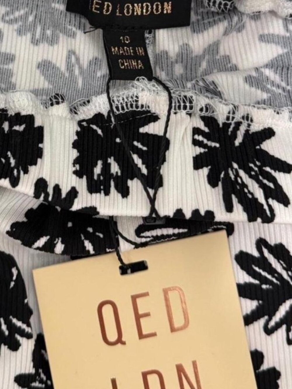 QED London Black and white floral print high-waisted straight-leg trousers - Picture 3 of 5